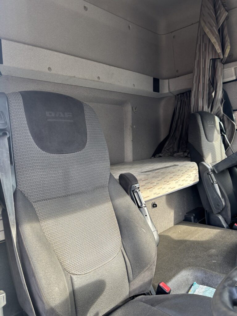 August 2015 DAF CF 280 18T Curtainsider